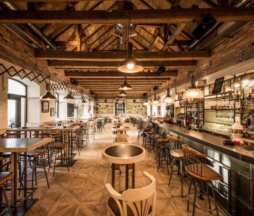 Intérieur charmant d'un restaurant équipé de solutions ready4pos
